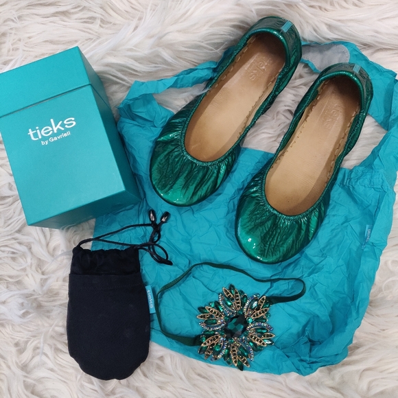 emerald green tieks